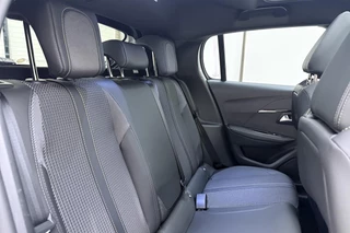 Peugeot 208 1.2T 100pk GT | Afneembare Trekhaak | Achteruitrijcamera | Panoramadak | Cruise control | Airco | Stoelverwarming | Climate control | Interieurverlichting | Stuurbediening | Sportstuurwiel | / 16