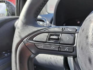 Toyota Yaris 1.5 Hybrid 115 DYNAMIC STOEL/STUURVERW BLIND SPOT PARK-SENSOREN NAVI 16'' LM-VELGEN KEYLESS CAMERA APPLE/ANDROID AD-CRUISE CLIMA LED / 17