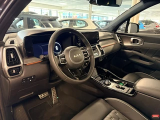 Kia SORENTO 1.6 T-GDI Plug-in Hybrid 4WD ExecutiveLine 7persoons / Panoramadak / 360 camera / head-up /dealer onderhouden / 13