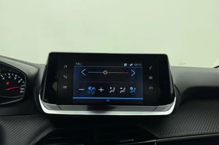 Peugeot 208 1.2 PureTech Blue Lease Active 75 PK | Handgeschakeld | Licht Metalen Velgen | Parkeersensor | Airco | Cruise Control | Bluetooh | Mirror Screen | Apple Carplay | 1e eigenaar / 24