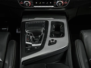 Audi Q7 3.0 TFSI quattro S-Line Panoramadak B&O Advanced Nachtzicht Luchtvering Leder ACC HUD Virtual Cockpit Soft-Close Achterasbesturing Trekhaak 21" / 43