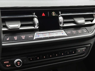 BMW 1-serie M135i xDrive | Camera | Stoelverwarming |Harman/Kardon | HeadUp Display | Cruise Control / 27