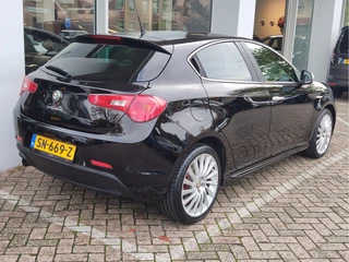 Alfa Romeo Giulietta 1.4 T SPORTIVA AUTOMAAT  Cruise Control | Clima | Parkeersensoren / 6