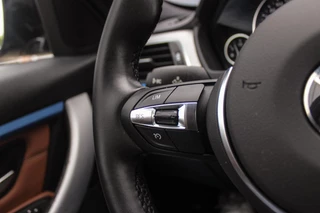BMW 3-serie Touring 318i Centennial Executive M-sport | 2e eigenaar | HiFi audio | Navigatie | Bluetooth | Climate control | M-sportstuur | Cruise control | PDC | 18 inch | Trekhaak / 21