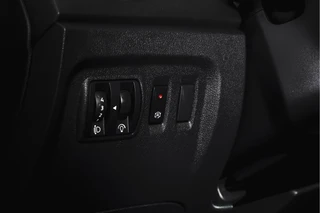Renault Captur 1.2 TCe 120 PK Intens - Automaat  | Trekhaak | Cruise | Stoelverw. | PDC | NAV | ECC | LED | LM 17" | / 43