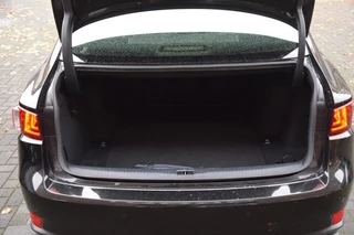 Lexus IS 300H HYBRID Business Line DEALER ONDERHOUDEN / 13