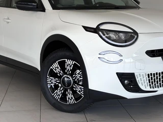 Fiat 600 1.2 Hybrid Icon 145 PK | Apple-Android | Cruise Control | Parkeersensoren / 30