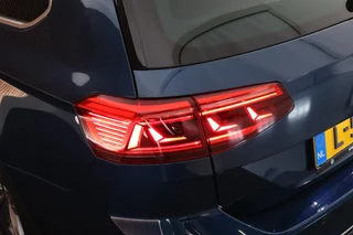 Volkswagen Passat Variant 1.5 TSI 150pk DSG R-Line Business + Keyless Panoramadak 360Camera Stoelverwarming Virtual Cockpit Navigatie / 47