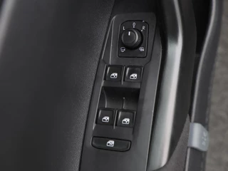 Volkswagen Taigo 1.0 TSi 110 Pk Automaat Life Business | Panorama dak | Adaptive cruise | Stoelverwarming | Trekhaak | CarPlay | 17 Inch | 86.564 Km !! / 20