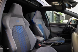 Volkswagen Golf 2.0 TSI R 4Motion  | PANO | AKRAPOVIC | DODE HOEK | STUURVERW | IQ-LIGHT | / 17