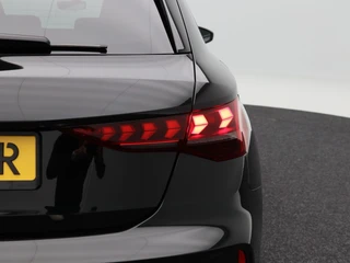 Audi A3 Sportback 45 TFSi 272 Pk e S-line Competition | Trekhaak | Stoelverwarming | Adaptive Cruise | Half Leer | Camera | Carplay | 18 Inch | 28.601 Km !! / 16