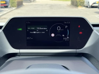Toyota bZ4X DYNAMIC 71KWH BI-TONE PANO-DAK STOEL/STUURVERW BLIND-SPOT 360° CAMERA EL-ACHTERKLEP WARMTEPOMP / 24