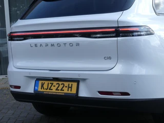 Leapmotor C10 REEV Design 28.4 kWh 215PK Automaat Navigatie, Camera 360, Lichtmetalen velgen, Elektrische Achterklep, Kunstlederen bekleding, Stoel Verwarming & Ventilatie / 32