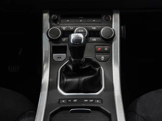 Land Rover Range Rover Evoque 2.2 TD4 4WD 150 PK Pure | Trekhaak | Leder/Alcantara |  Cruise control | Parkeersensoren | 17" / 27
