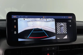 Jeep Avenger 1.2 e-Hybrid Summit Infotainment & Convenience Pack JBL Carplay / 16