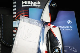 BMW X5 xDrive50e M-Sport | PANORAMADAK | HEAD UP | HOUTAFWERKING | ACHTERBANKVERWARMING | TREKHAAK | 360 CAMERA | 21" / 72
