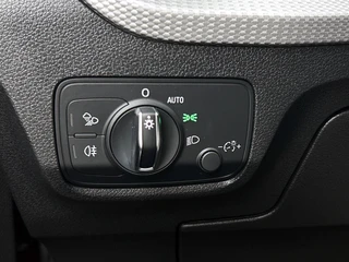 Audi Q2 35 TFSI S Edition Automaat | Adaptive Cruise | Stoelverwarming | CarPlay | Camera | Parkeersensoren / 30