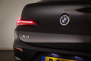 BMW X4 xDrive20i Business Edition Plus | PANORAMADAK | HEAD UP | HOUTAFWERKING | STUURVERWARMING | 19" / 26