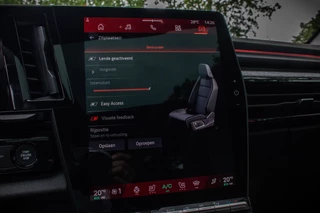 Renault Austral mild hybrid 160 X-Tronic Techno | Panoramadak | Pack Winter | Adaptieve Cruise Control | Camera | 19 Inch Lichtmetalen Velgen | Massagestoel / 12