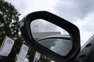 Toyota Yaris 1.5 HYBRID 115 STYLE STOEL-STUUR VERW. DODEHOEK LED KOPLAMPEN KEYLESS PARK.SENSOREN V+A / 37