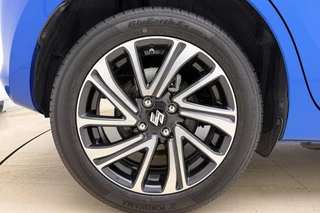 Suzuki Swift 1.2 Style Smart Hybrid 83pk | Navigatie | Camera | Climate Control | Stoelverwarming | Cruise Control Adaptief | Lichtmetalen Velgen | Weinig Kilometers / 15