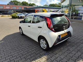 Toyota Aygo 1.0 VVT-i X-FUN / 4