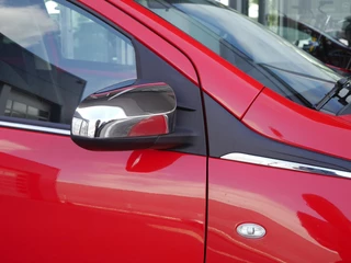 Peugeot 108 1.0 e-VTi Allure | Apple carplay | Achteruitrijcamera | Dab | Mistlampen | Zwart dak | Extra getint glas | Climate control | 5 deurs | Stuurwielbediening / 15