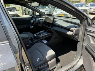 Toyota bZ4X Touring DYNAMIC 75 KWH VOORRAAD VOORDEEL VAN €49.990 VOOR €47.300!!! BLIND-SPOT PARK-SENSOREN STOEL/STUURVERW APPLE/ANDROID 18" LM-VELGEN / 13