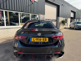 Alfa Romeo Giulia 2.9 V6 QUADRIFOGLIO Carbon pakket Sparco kuipstoelen Carplay Perfect onderhouden! / 23