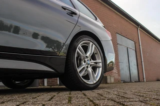 BMW 3-serie Touring 318i Corporate Lease Executive | M Sport pakket | Stoelverwarming | LED | Navigatie Professional | Bluetooth | Sportstoelen | M-sportstuur | PDC | Shadow Line / 39