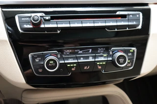 BMW X1 xDrive25i High Executive xLine Automaat  / Navigatiesysteem Plus / Driving Assistant Plus / Trekhaak / Panoramadak / Park Assistant / Leder / Park Assistant / AWD / 18 Inch / Head-Up Display / Stoelverwarming / Hifi / Parkeersensoren / Climate Control / LED / 29