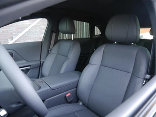 Leapmotor B05 ProMax Design 67.1 kWh | Op bestelling leverbaar | Panoramadak | Elektrisch verstelbare stoelen | Stuurwiel verwarming | Apple carplay/Android auto | Sfeerverlichting | Regensensor | Privacyglas | 19 inch lichtmetalen velgen / 12