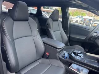 Toyota bZ4X Touring Executive AWD 75 kWh PANO STOEL/STUURVERWARMING STOELVENTILATIE 360-CAMERA PARK-SENSOREN BLIND-SPOT APPLE/ANDROID / 12