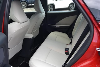 Lexus LBX 1.5 Elegant 2WD NIEUW DIRECT LEVERBAAR PREMIUM PACK KEYLESS EL-ACHTERKLEP BLIND-SPOT STOELVERW STUURVERW / 28