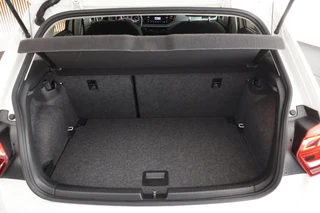 Volkswagen Polo 1.0 TSI 95pk DSG R-Line Highline Camera Parkeersensor Climate Control Adaptive Cruise / 43