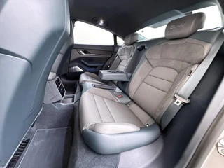 Porsche Taycan Turbo 93 kWh VAN:89.900,- VOOR:84.877 ,- UW HERFSTVOORDEEL:5.023,- SOH 91% | SPORT CHRONO | HEAD-UP | CARBON PAKKET | ALCANTARA STOELEN + HEMEL | DUAL SCHERM | PSCB KERAMISCH GECOATE REMMEN | BURMESTER PREMIUM AUDIO | STOELVERWARMING + STUURWIELVERWARMING | STOELVENTILATIE | MEMORY SEATS | PORSCHE DEALER ONDERHOUDEN | 360° CAMERA | VERKEERT IN NIEUWSTAAT | ALL-IN PRIJS | 12 MAANDEN BOVAG GARANTIE / 28