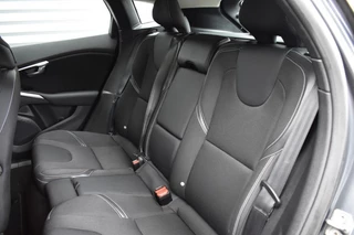 Volvo V40 1.6 T3 MOMENTUM NAVI / PDC / STOEL VERW. / TREKHAAK / 31