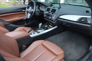 BMW 2 Serie Cabrio M235i xDrive Centennial High Executive Cruise Control, Airco, Apple Carplay, Camera, Navigatie, Prijs Is Rijklaar Inclusief 6 Maanden Garantie / 15