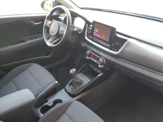 Kia Stonic 1.0 T-GDi MHEV DynamicPlusLine Navi | Stoel en stuurverwarming | Camera | Keyless met startknop | Apple Carplay / Android Auto | Getinte ramen achter | Fabrieksgarantie | NAP / 20