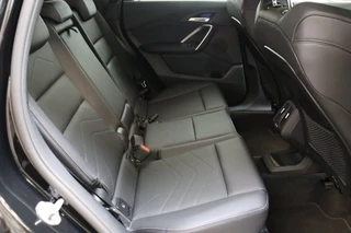 BMW X1 sDrive18i High Executive Automaat  / Widescreen Display / Stoelverwarming / Leder / Climate Control / Driving Assistant Plus / Cruise Control / Leder / Achteruitrijcamera / 17 Inch / Adaptieve LED koplampen / 17
