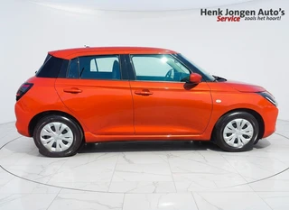 Suzuki Swift 1.2 Comfort Smart Hybrid uit 2025 Rijklaar + Fabrieksgarantie Henk Jongen Auto's in Helmond,  al 50 jaar service zoals 't hoort! / 4