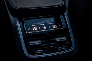 Volvo XC90 2.0 T8 AWD R-Design  Luchtvering Massage Stoelventilatie Head Up Panorama / 27