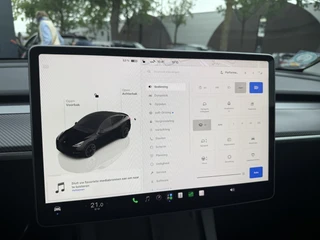 Tesla Model Y Long Range AWD 75 kWh / 17