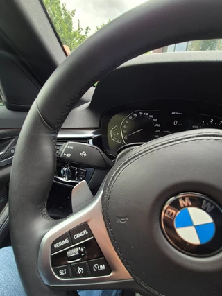 BMW 5-serie Touring 530e M Sport LED CarPlay Elek. Stoelen 100% dealer onderhouden 530e Business Edition Plus / 15