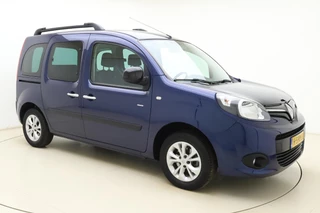 Renault Kangoo Family Rolstoelbus | Invalide vervoer | Rolstoelsauto handgeschakeld | Rolstoellift | Airco | Verlaagde vloer achterin | Oprijplaat of elektrische rolstoellift | 3-punts rolstoelgordelsysteem | Elektrische spanbanden | Extra lange veiligheidsgordels | Antislip-oprijplaat | Rolstoelplaats achter bestuurder/passagier | Versterkte vloerconstructie / 9