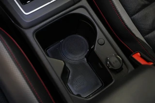 Volkswagen Golf 2.0 TSI GTI  Akrapovič Panoramadak Harman&Kardon Sterrenhemel 19''LM / 16