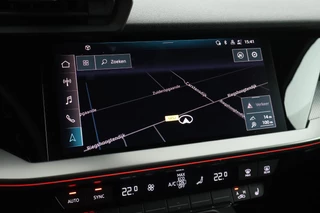 Audi A3 Sportback 45 TFSIe 245pk S edition Competition Camera Keyless HUD Stoelverwarming Adaptive Cruise Navigatie S-Line / 21