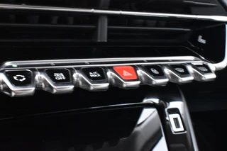 Peugeot 2008 PureTech 110 Allure  Carplay | Keyless | Trekhaak | Camera achter | / 14