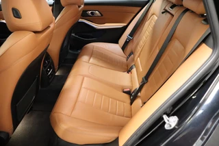 BMW 3 Serie Touring 320i High Executive M Sport Pakket Automaat  / Live Cockpit Professional / Cruise Control / Stoelverwarming / Active Guard Plus / Hifi / LED / Climate Control / Leder / 19 Inch / DAB / 14