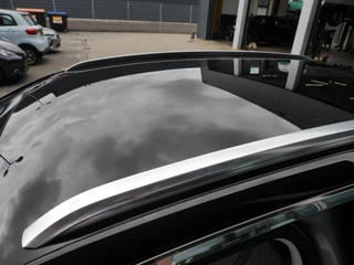 Peugeot 3008 1.2 PureTech Première | Elektrisch bedienbare achterklep | 19 inch velgen | Keyless entry en start | Dealer onderhouden | Navigatie | Zwart Dak | Climate control / 31